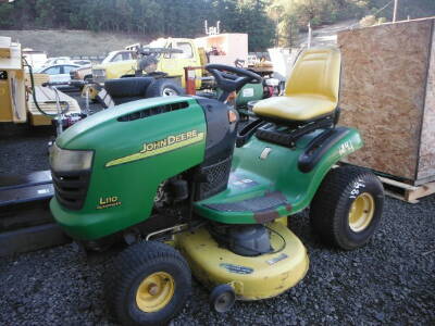 JOHN DEERE L110 Lawnmower