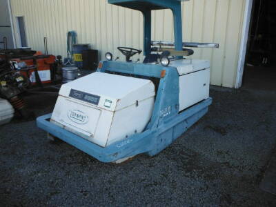 TENNANT 255 Series II Sweeper