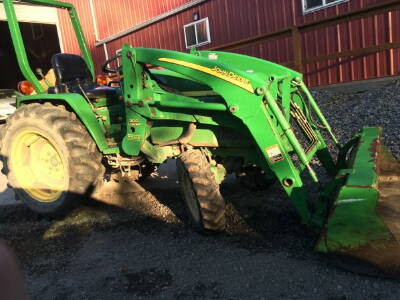 JOHN DEERE 790 Tractor Loader