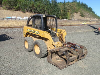 JOHN DEERE 240 Skidsteer