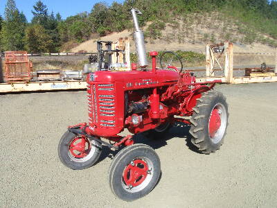 IH Farmall 100 Tractor