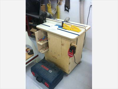 Router Table with Bosch Router