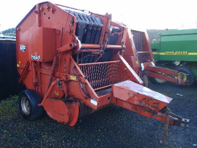 MF 1560 Round Baler