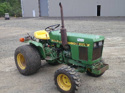 JOHN DEERE 650 4x4 Tractor