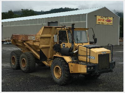 JOHN DEERE 300C Dump Truck