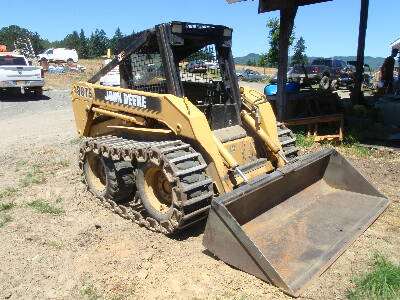 JOHN DEERE 8875 Skidsteer