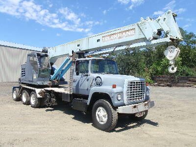 1983 FORD 900 w/ BANTAM Crane